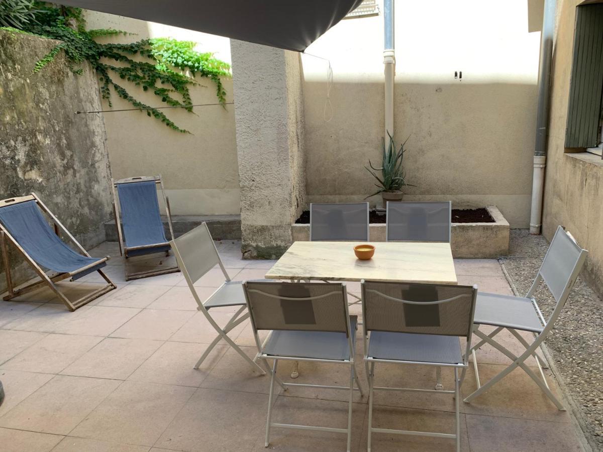 Appartement Intra Muros Avec Cour Privee Avignon Exterior foto