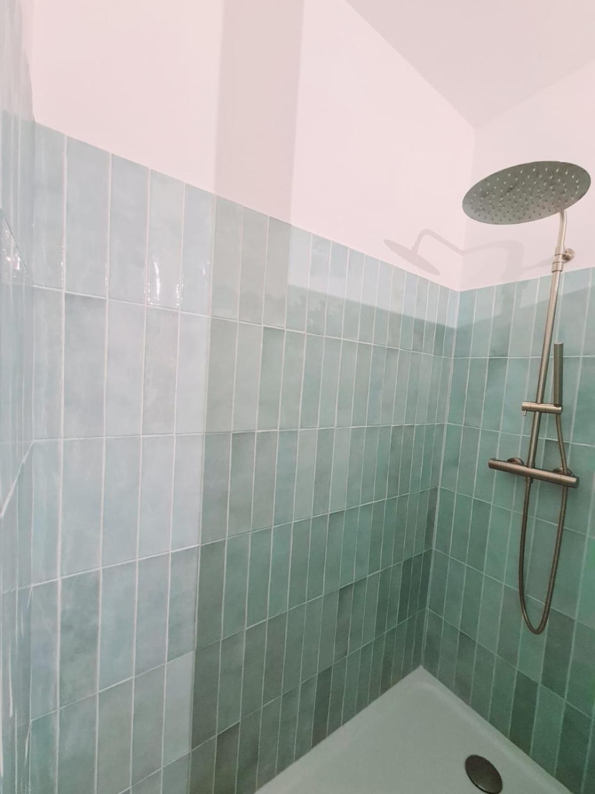 Appartement Intra Muros Avec Cour Privee Avignon Exterior foto